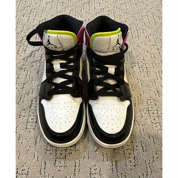 Air Jordan 1 Mid SE 'Cyber / Fuchsia'  Boys size 5.5 - Picture 2 of 8